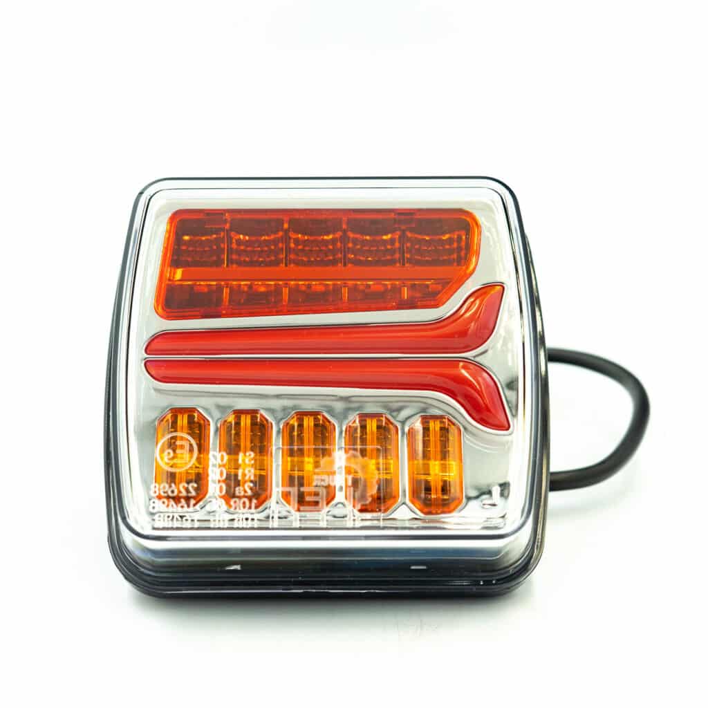 LED Rücklicht dynamischer Blinker 12-24V viereckig (rechts) - AgrarLED.de