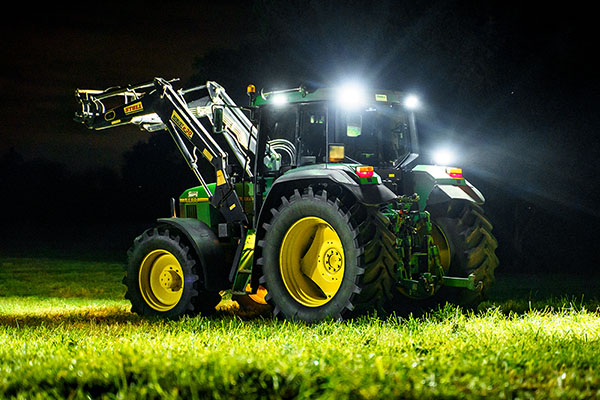 LED Haupt- & Arbeitsscheinwerfer am Traktor nachrüsten